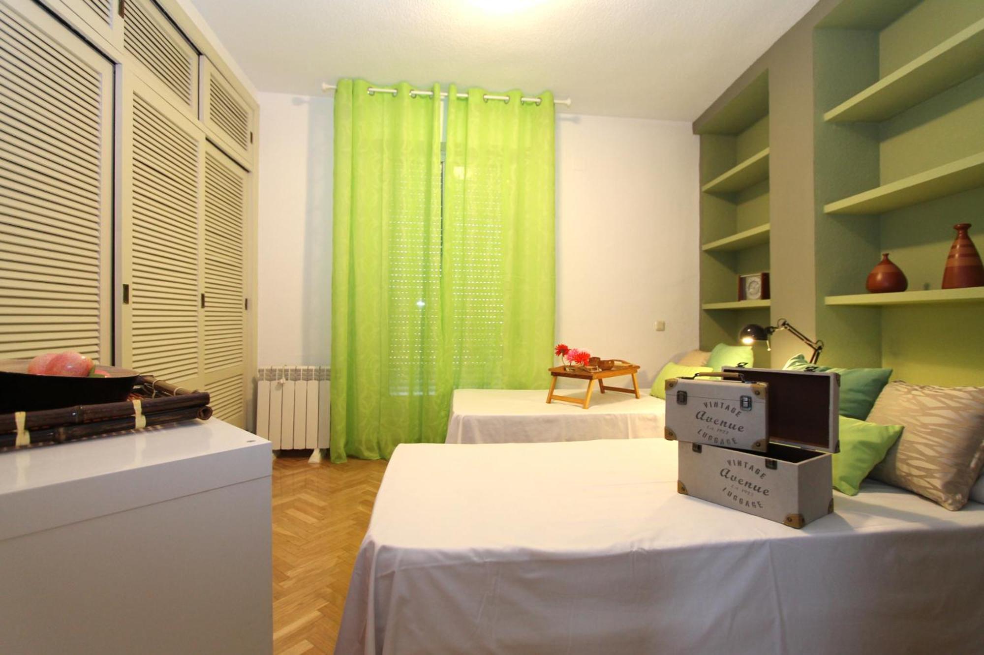 Apartamentos Goyescas Deco Мадрид Номер фото